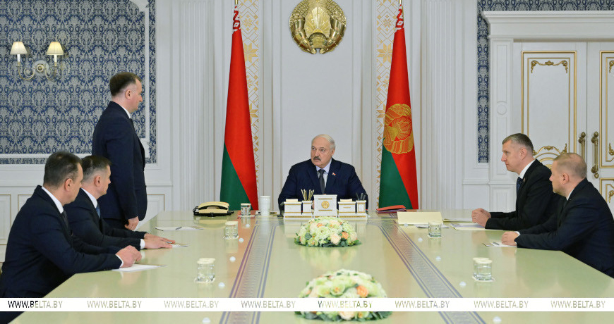 Местная вертикаль, ректоры, глава МТЗ и дипломаты. Лукашенко рассмотрел кадровые вопросы